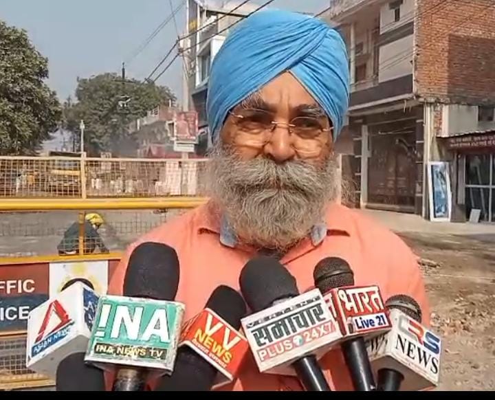 गोरा बाजार से झूलेलाल मंदिर तक सड़क निर्माण से लोगों में खुशी, सभासद परमजीत सिंह गांधी ने नगर पालिका अध्यक्ष और ईओ की की प्रशंसा