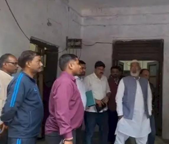 सिंचाई मंत्री स्वतंत्र देव सिंह का रायबरेली में औचक निरीक्षण, बोले— जितने कर्मचारी मिले, वही काफी हैं