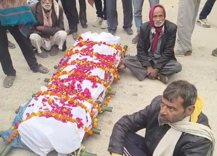 रायबरेली: नर्सिंग होम में इलाज के दौरान युवक की मौत, परिजनों ने शव रखकर किया सड़क जाम