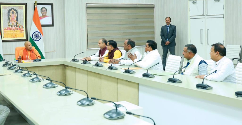 मुख्यमंत्री से मिले रायबरेली के नगर निकाय अध्यक्ष, डलमऊ के सर्वांगीण विकास पर रखे प्रस्ताव