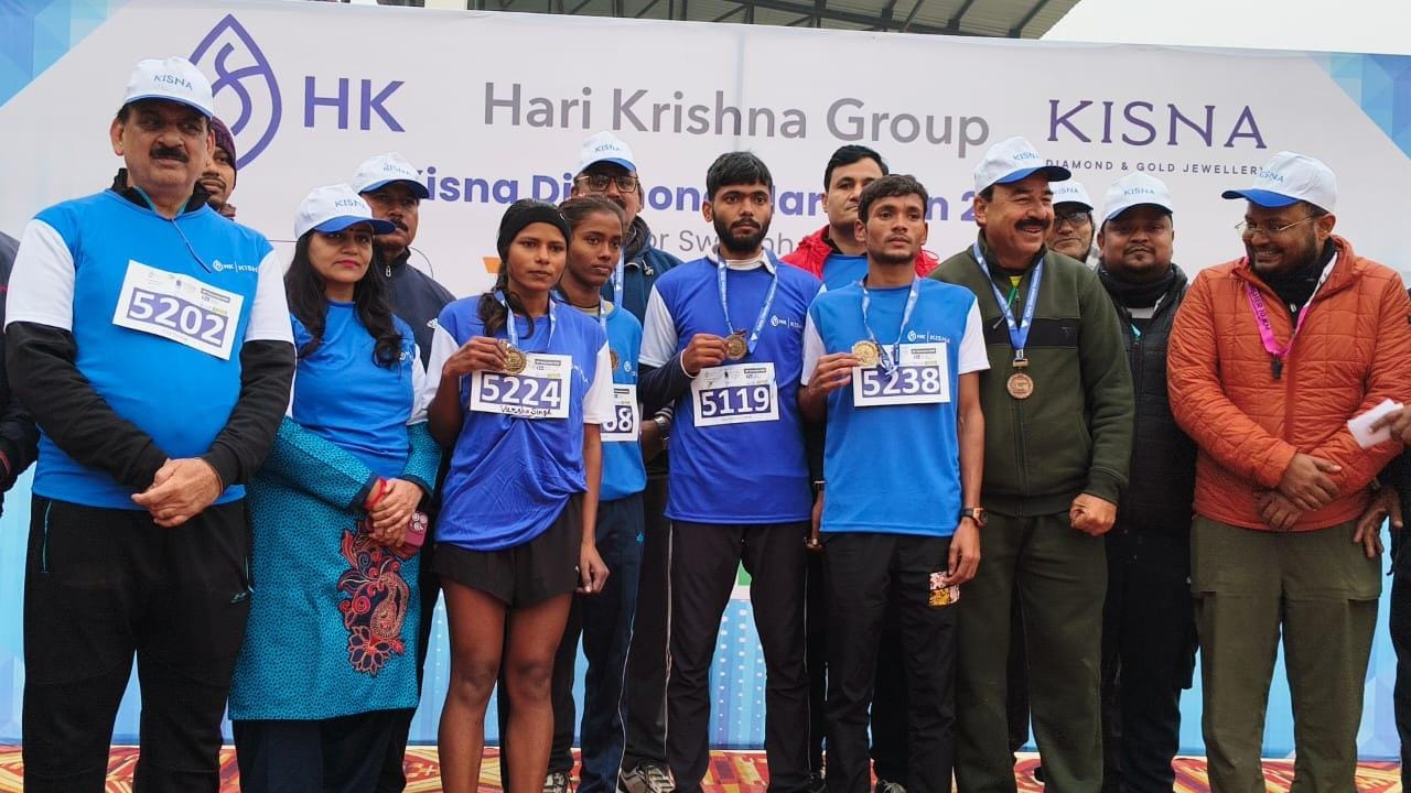 किसना डायमंड ग्रुप की मैराथन में सैकड़ों प्रतिभागी, विजेताओं को मिले डायमंड गिफ्ट