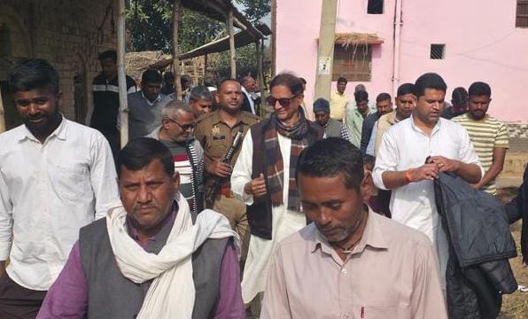 सरेनी विधायक देवेंद्र प्रताप सिंह का घर-घर जनसंपर्क, ग्रामीणों का जाना हाल
