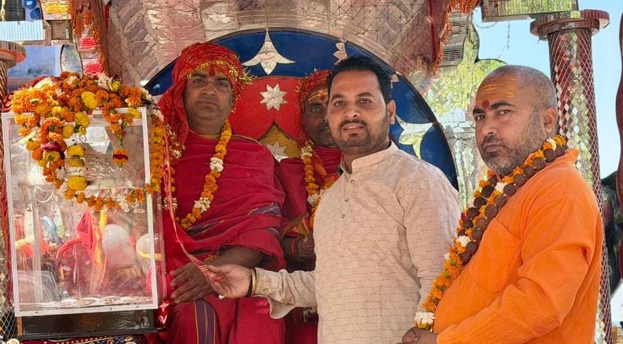 गंगोत्री से गंगासागर तक अखंड ज्योति यात्रा का डलमऊ में भव्य स्वागत