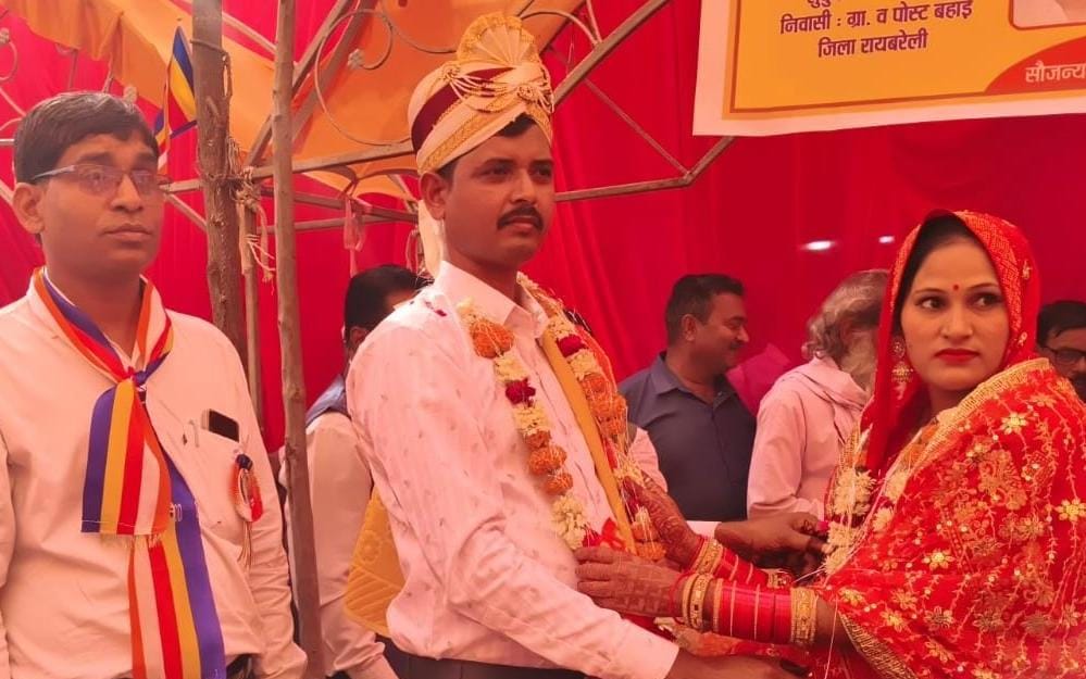 एक मंच, 9 शादियां: डलमऊ में सामूहिक विवाह का भव्य आयोजन