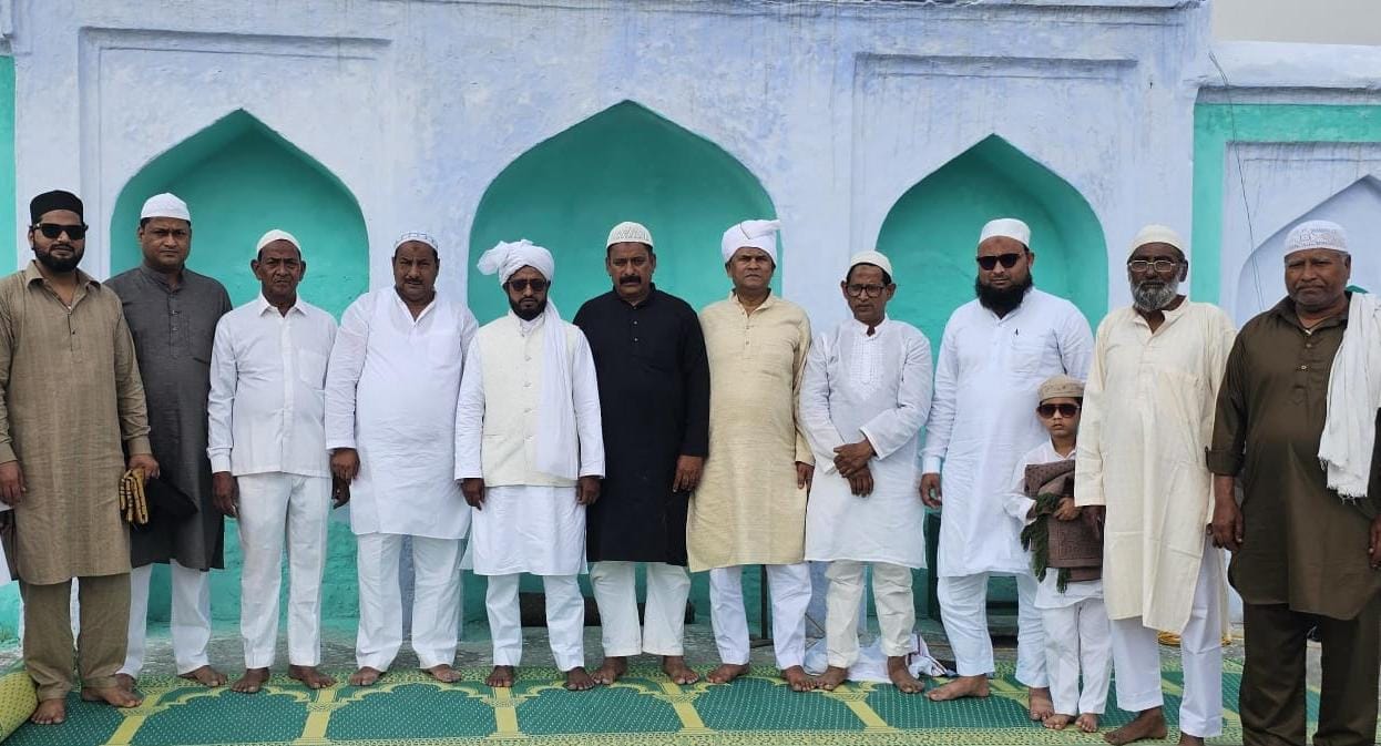 सेवइयों की खुशबू और गले मिलने की परंपरा, डलमऊ में ईद का खास अंदाज