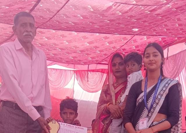 बसहा बाजार में प्रतिभा का सम्मान: मेधावी छात्रों को मिला मंच, गूंजा एसआरडीएस पब्लिक स्कूल