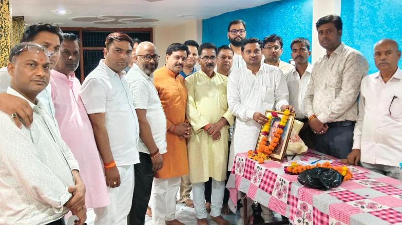 जाम से जूझते डलमऊ बाजार पर गरजा व्यापार मंडल, हर माह होगी बैठक