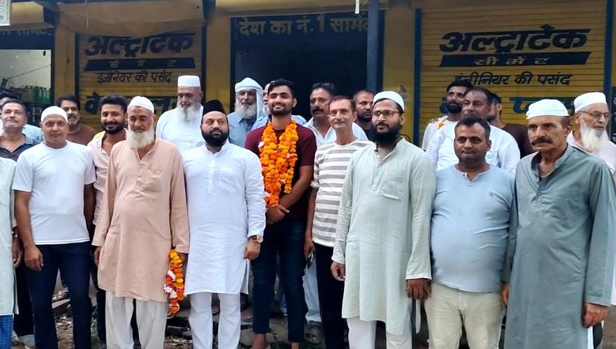 यूपी एसआई में चयनित तीन युवाओं का सम्मान; मौलाना बिलाल नदवी बोले— ‘शिक्षा और मेहनत ही सफलता की कुंजी’