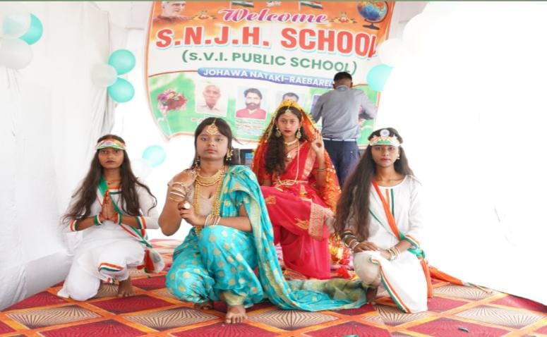 स्वतंत्रता दिवस पर S.N.J.H. स्कूल जोहवा नटकी में धूमधाम: बच्चों ने निकाली भव्य प्रभात फेरी, समाजसेविका सुधा द्विवेदी का हुआ सम्मान