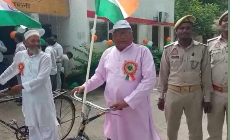 स्वतंत्रता दिवस पर साइकिल से निकले डलमऊ ब्लॉक प्रमुख, दिया ईंधन बचाने का संदेश