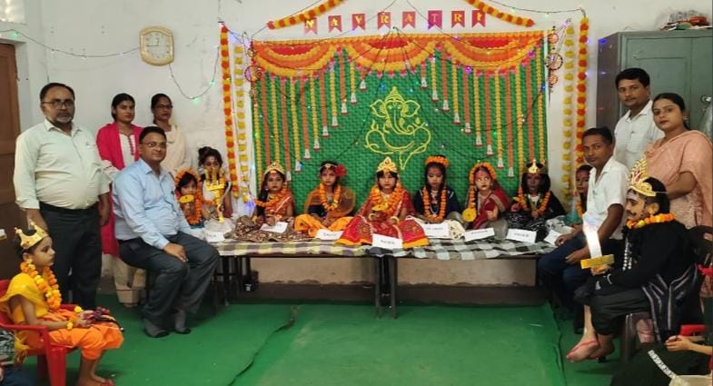 आदर्श बाल विद्या मंदिर में धूमधाम से हुआ नवदुर्गा पूजन, नन्हे-मुन्नों ने भक्ति और संस्कारों से मोहा मन